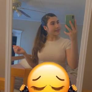 Meet your Posher, Coralys